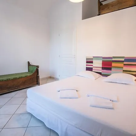Apartment Serafini - Historic Center Modern - By Tgb *