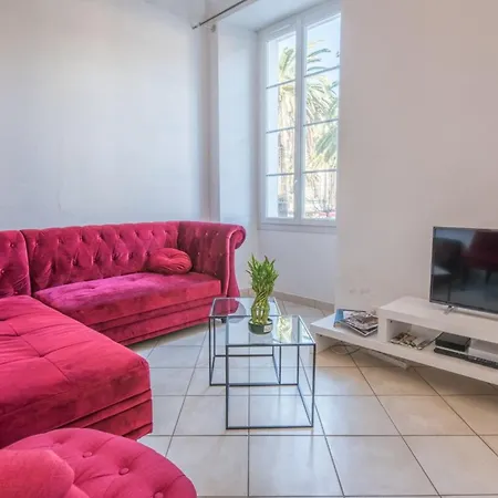 Apartment Serafini - Historic Center Modern - By Tgb